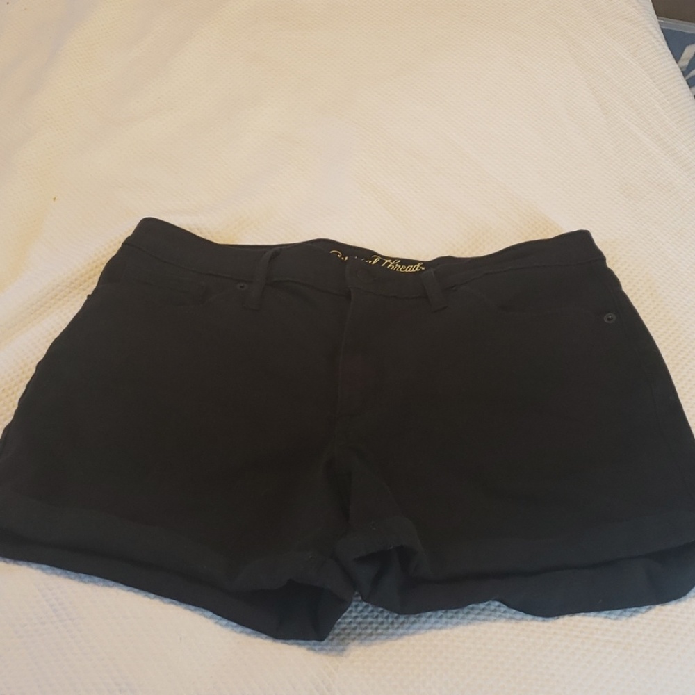 Highwasted Black denim shorts